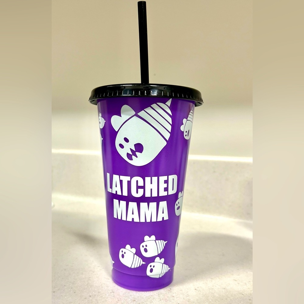 💰 FREE Latched Mama BooBees Glow Cup w Straw with any purchase from my closet!